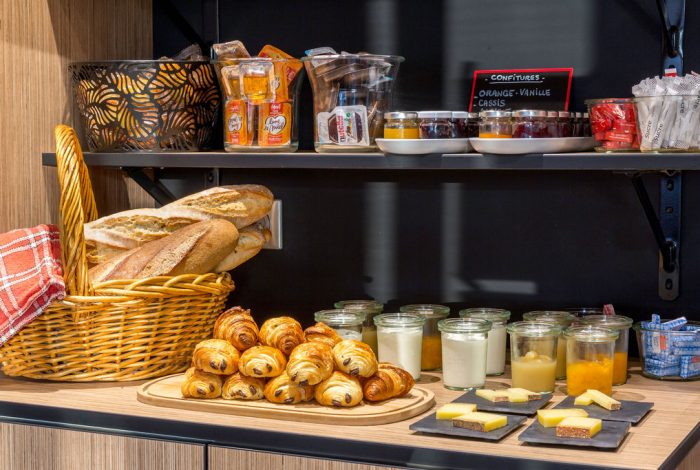 délicieux petit déjeuner à l'hôtel